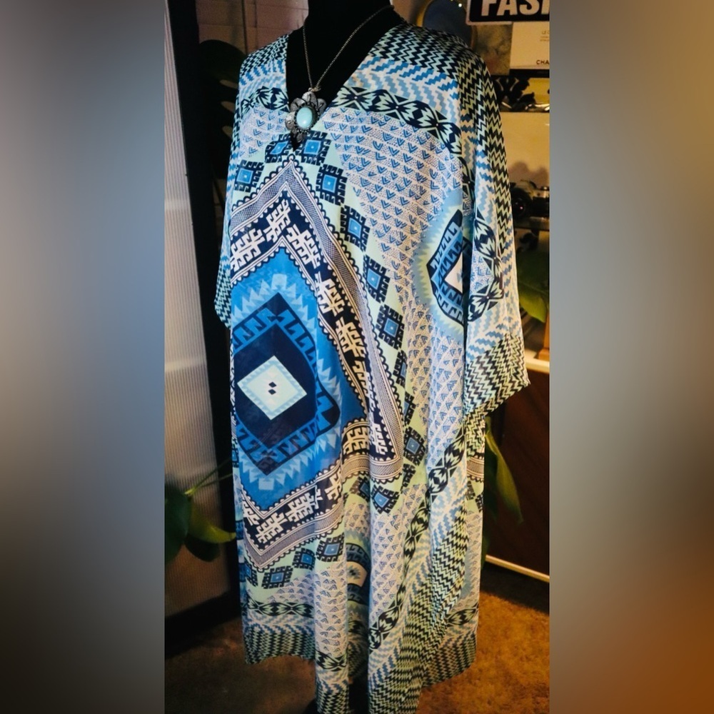 Beautiful Kimono Cover Up - Picture 4 of 5